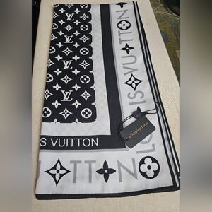 New Monogram Black and Gray Scarf